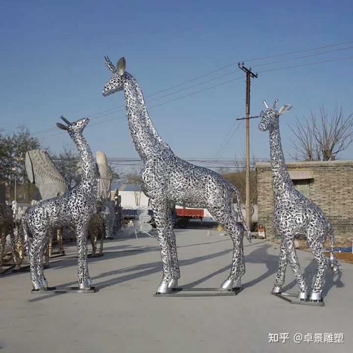 新華如何進(jìn)行不銹鋼雕塑的鏡面處理？